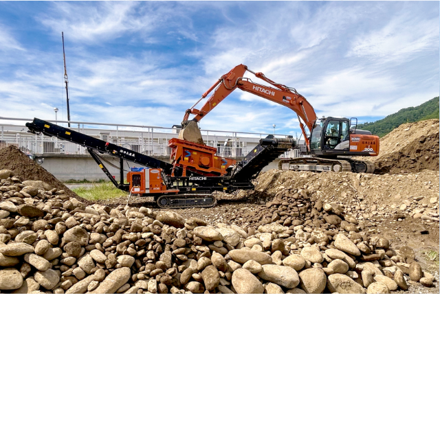 残土をふるいにかけて石と土に分け、それぞれ再利用しています。